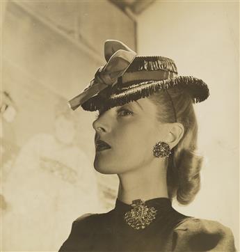 BARON GEORGE HOYNINGEN-HUENE (1900-1968) Suite of 4 fashion photographs.